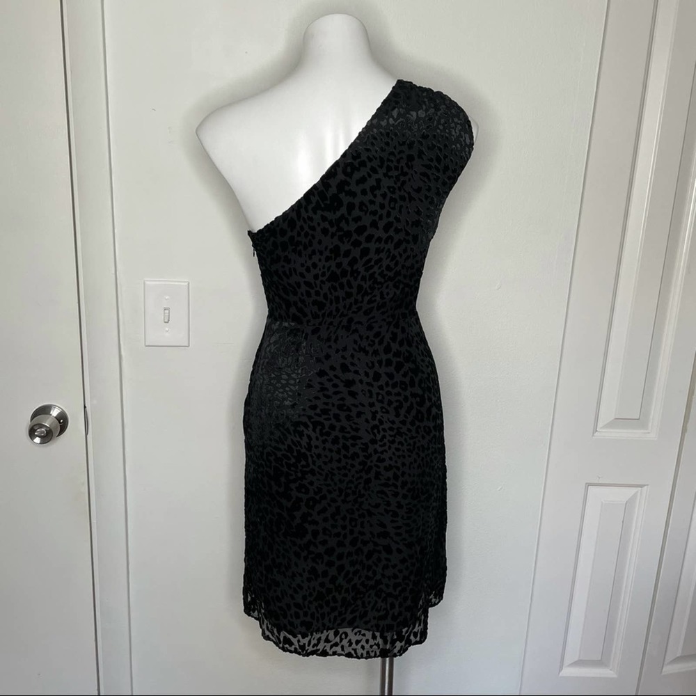 L'agence One Sleeve Shift Animal Print Dress Sheer Black Color Velvet Size 2 - Picture 4 of 10